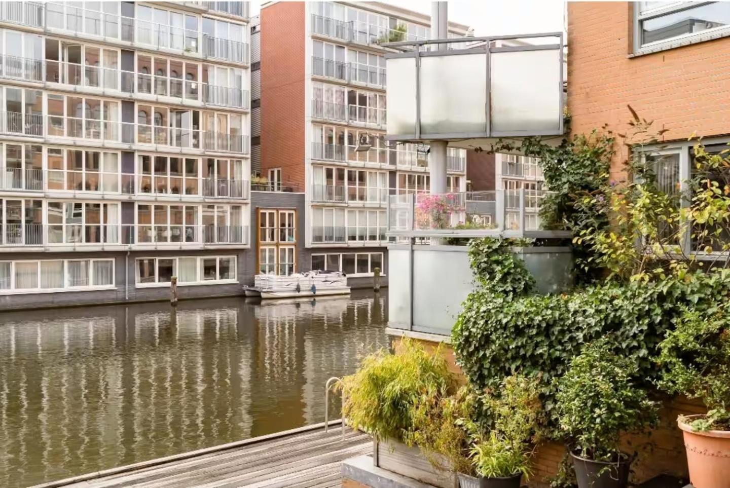 Sm Center Located On The Canal Frühstückspension *
